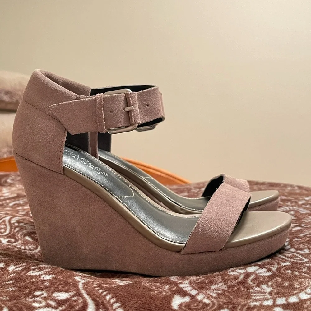 Charles David Grey/Taupe Suede wedge sandals.in size 6.5. - Picture 4 of 10
